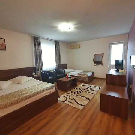 Bed and Breakfast Moldotour Яссы Экстерьер фото